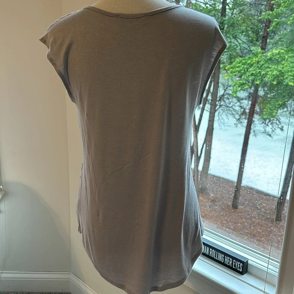 Staccato Mixed Media, Hi-lo Top, Medium, Like new condition - Picture 4 of 6